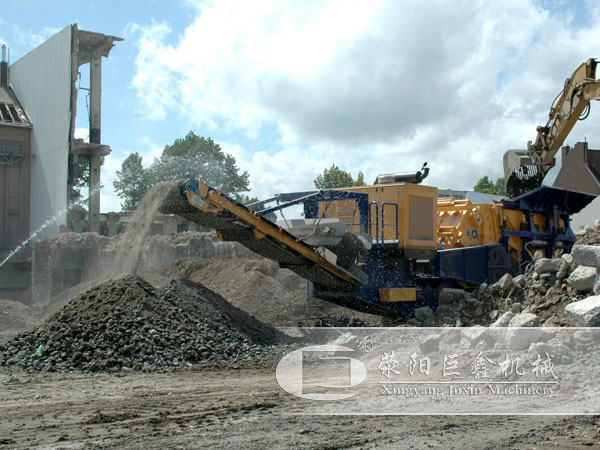 環(huán)保移動(dòng)破碎站現(xiàn)場(chǎng)除塵加濕